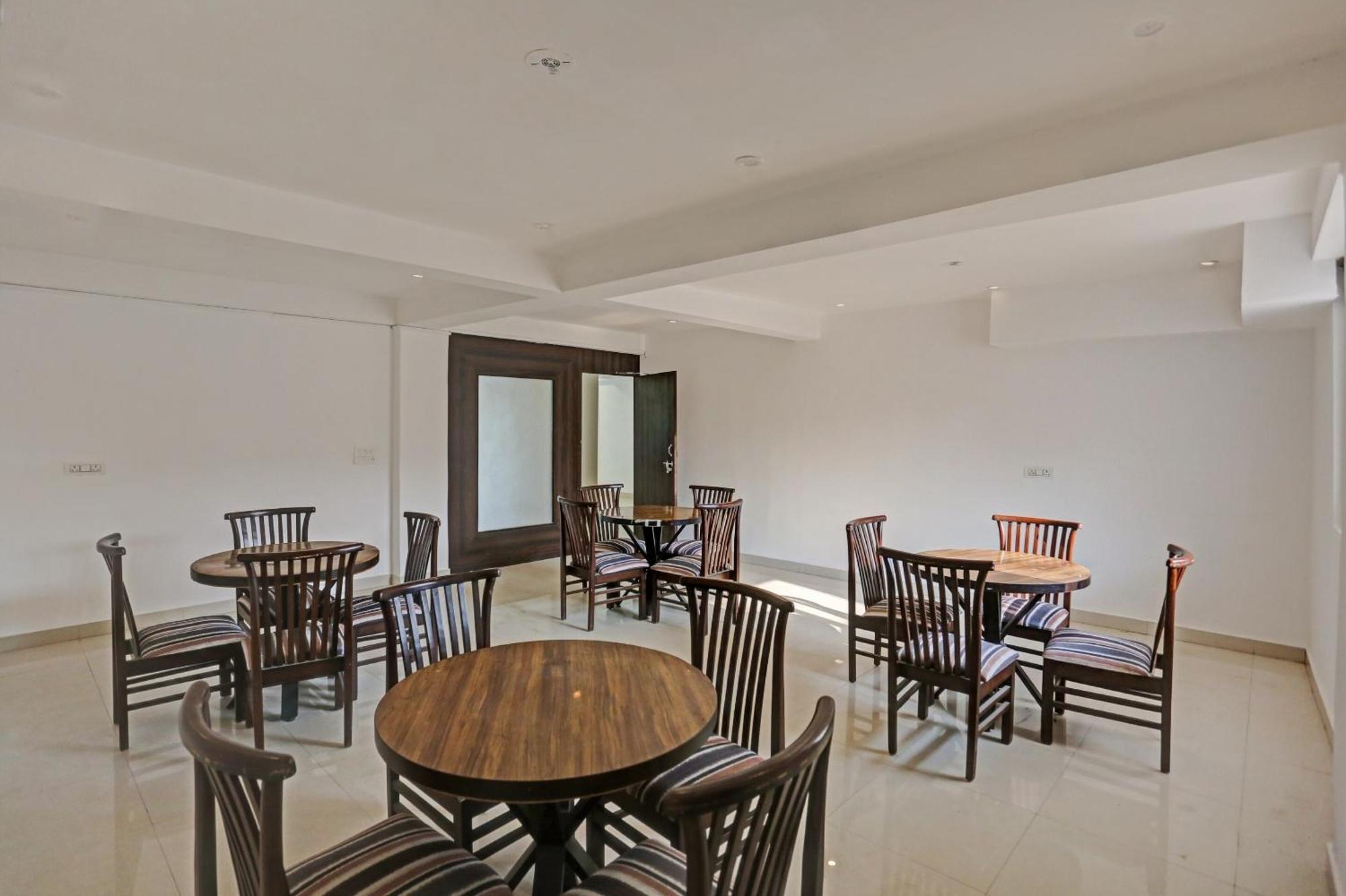 Hotel O The Grand Palm Gurgaon Exterior foto